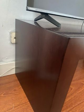 Mesa de madera marrón