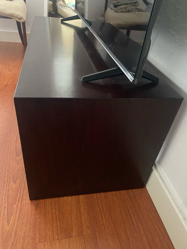 Mesa de madera marrón