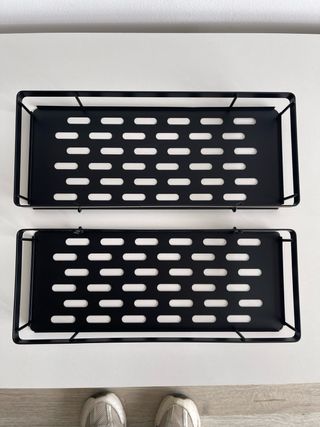 2 Scaffali metallici neri per doccia