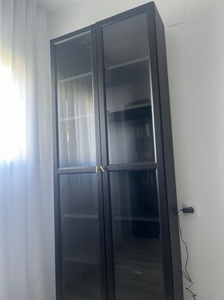 Librería Billy IKEA puertas vidrio