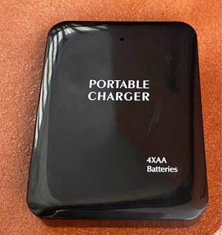 Cargador Portátil para móvil 4XAA