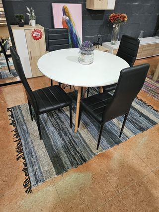 MESA REDONDA DE MADERA + 4 SILLAS POLIPIEL