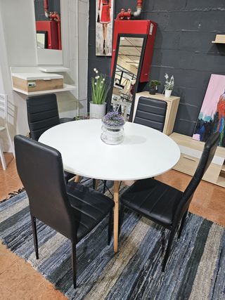 MESA REDONDA DE MADERA + 4 SILLAS POLIPIEL