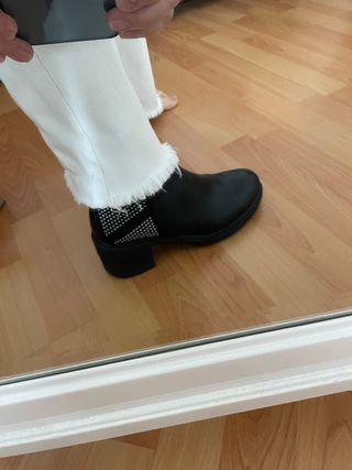 Botín negro Stonfyl con tachuelas