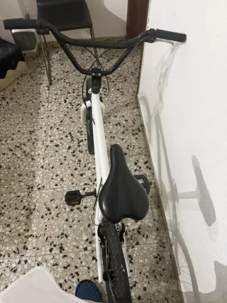 Bicicleta BMX blanca