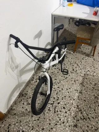 Bicicleta BMX blanca