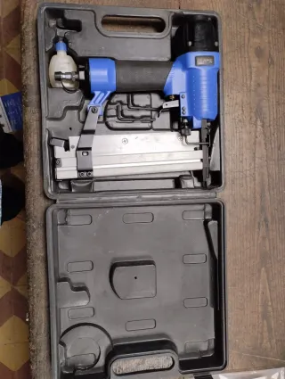 Clavadora Neumática SF5040