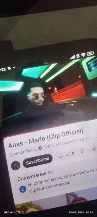 Mando de videojuegos azul con Mario