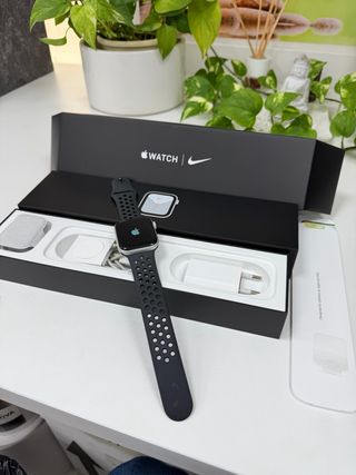 Apple Watch Series 5 44MM Nike