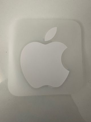 Caja iPhone 14 Pro con pegatina original