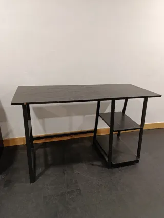 Scrivania da ufficio moderna con finitura elegante