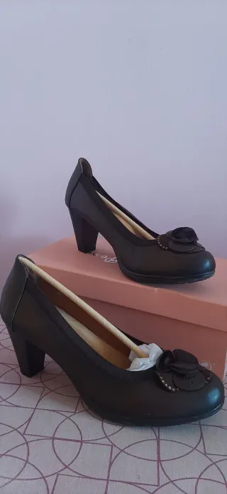 Zapatos de tacón marrones cómodos
