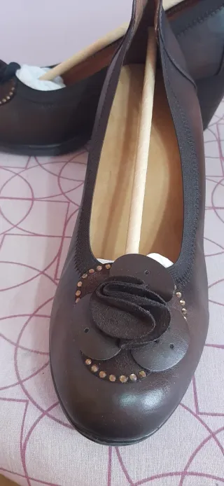 Zapatos de tacón marrones cómodos