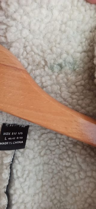 Chaqueta efecto piel negra y beige