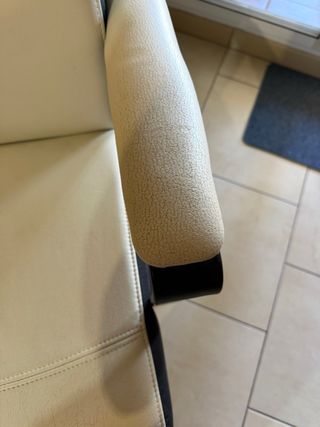 Silla de oficina color crema