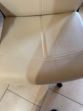 Silla de oficina color crema