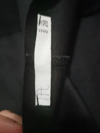 Vestido negro con volantes