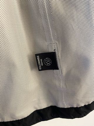 Giacca a vento Salewa nera con zip arancione