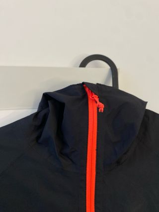 Giacca a vento Salewa nera con zip arancione