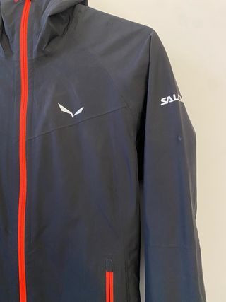 Giacca a vento Salewa nera con zip arancione