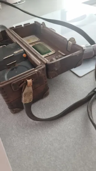 Teléfono antiguo de madera