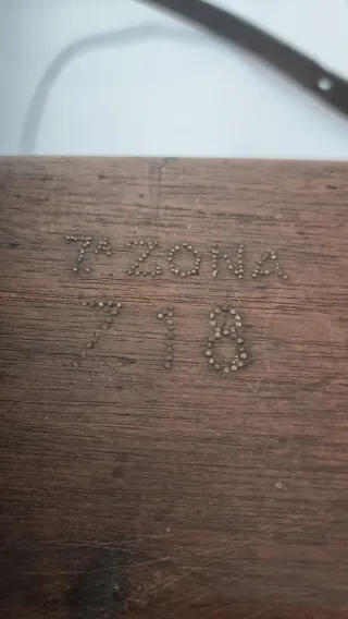 Teléfono antiguo de madera