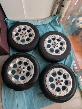 Llantas de aluminio con neumáticos