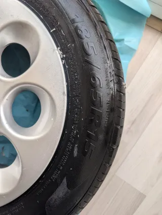 Llantas de aluminio con neumáticos