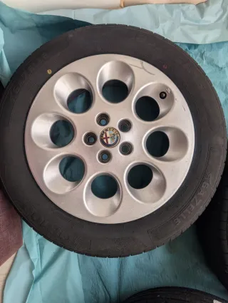 Llantas de aluminio con neumáticos