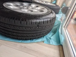 Llantas de aluminio con neumáticos