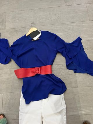 Blusa Zara satinada manga acampanada con volantes