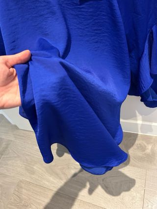 Blusa Zara satinada manga acampanada con volantes