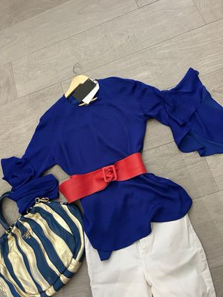 Blusa Zara satinada manga acampanada con volantes