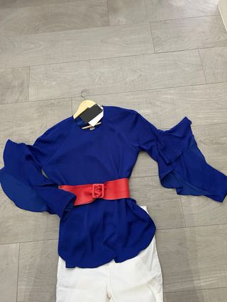 Blusa Zara satinada manga acampanada con volantes