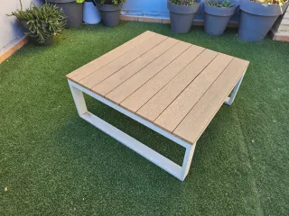 Tavolo da centro in legno e metallo