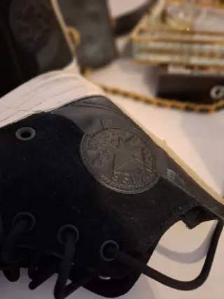 Zapatillas Converse Negras y Blancas