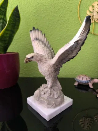 Aquila decorativa in pietra