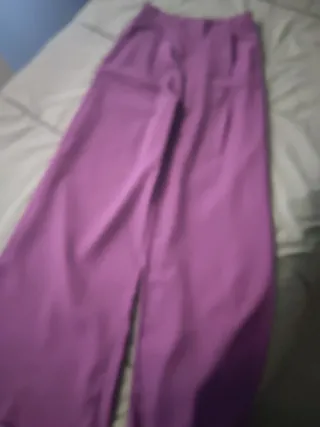 Traje de chaqueta morado con cinturón