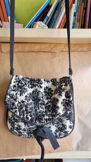 Cinco bolsos juveniles cruzados