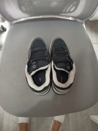 Zapatillas Bershka negras y grises