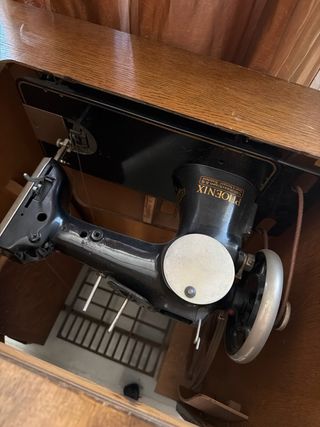 Máquina de coser PHOENIX 50 con mueble