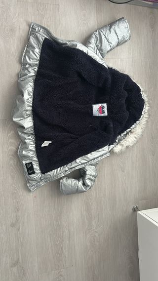 Abrigo plateado niña con capucha