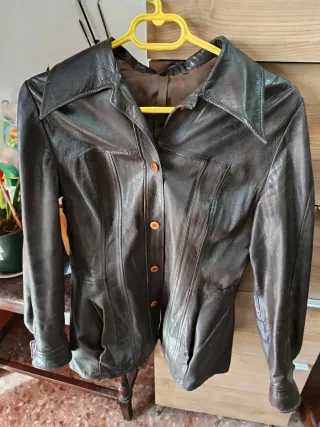 Chaqueta de piel marrón