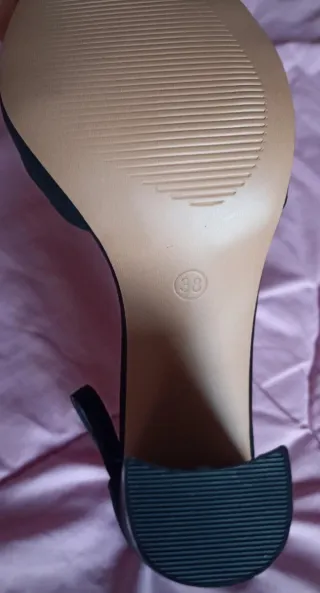 Zapatos de tacón Pimkie negros talla 38.