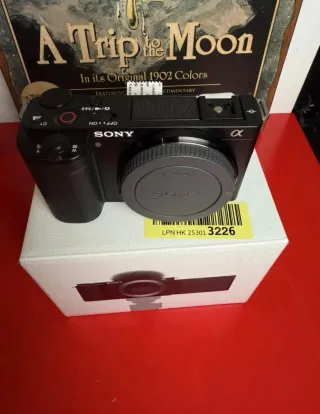 Cámara Sony ZV-E10 + Objetivo Sigma 30mm + Trípod