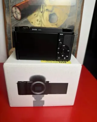 Cámara Sony ZV-E10 + Objetivo Sigma 30mm + Trípod