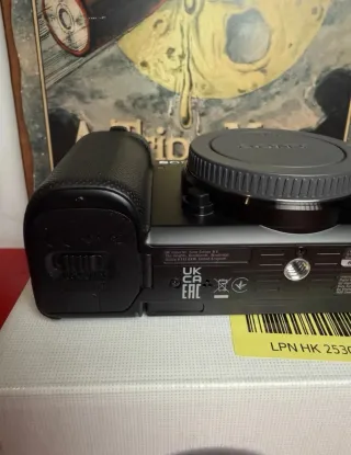 Cámara Sony ZV-E10 + Objetivo Sigma 30mm + Trípod