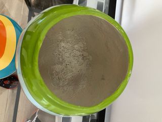 Figura decorativa multicolore in pietra di cartone