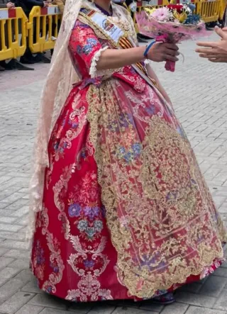 Traje de Fallera Rojo y Dorado