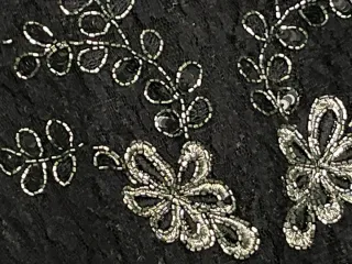 Vestido negro encaje con pedrería